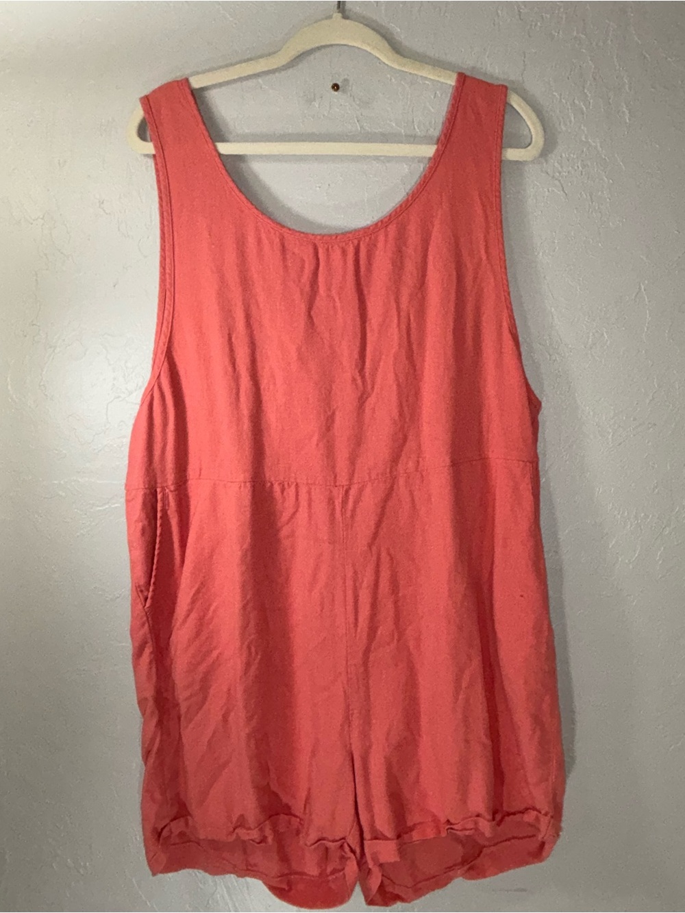 Zenana Outfitters Coral Scoop-Neck Tank Top